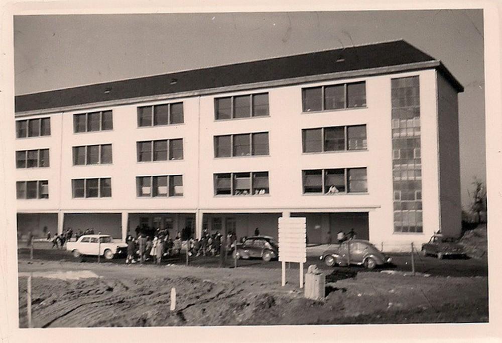 1962,  le collège en finition. Cliché M. Miquel